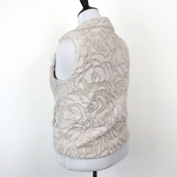 Betsey Johnson Size M Faux Fur Vest Rosette Swirl Cheetah Cream - Picture 4 of 12